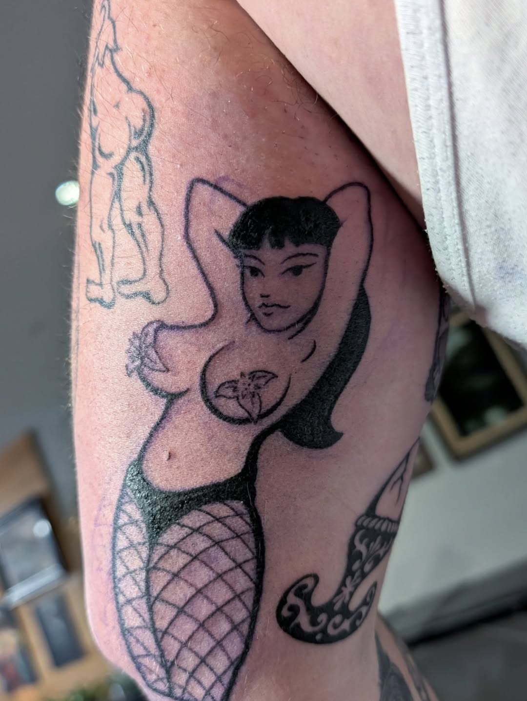 Custom pinup + cheeky healed pix
Thank you @canadian_bacon2000 for going big
Posting some roses soon
#pomegranates #pinuptattoo