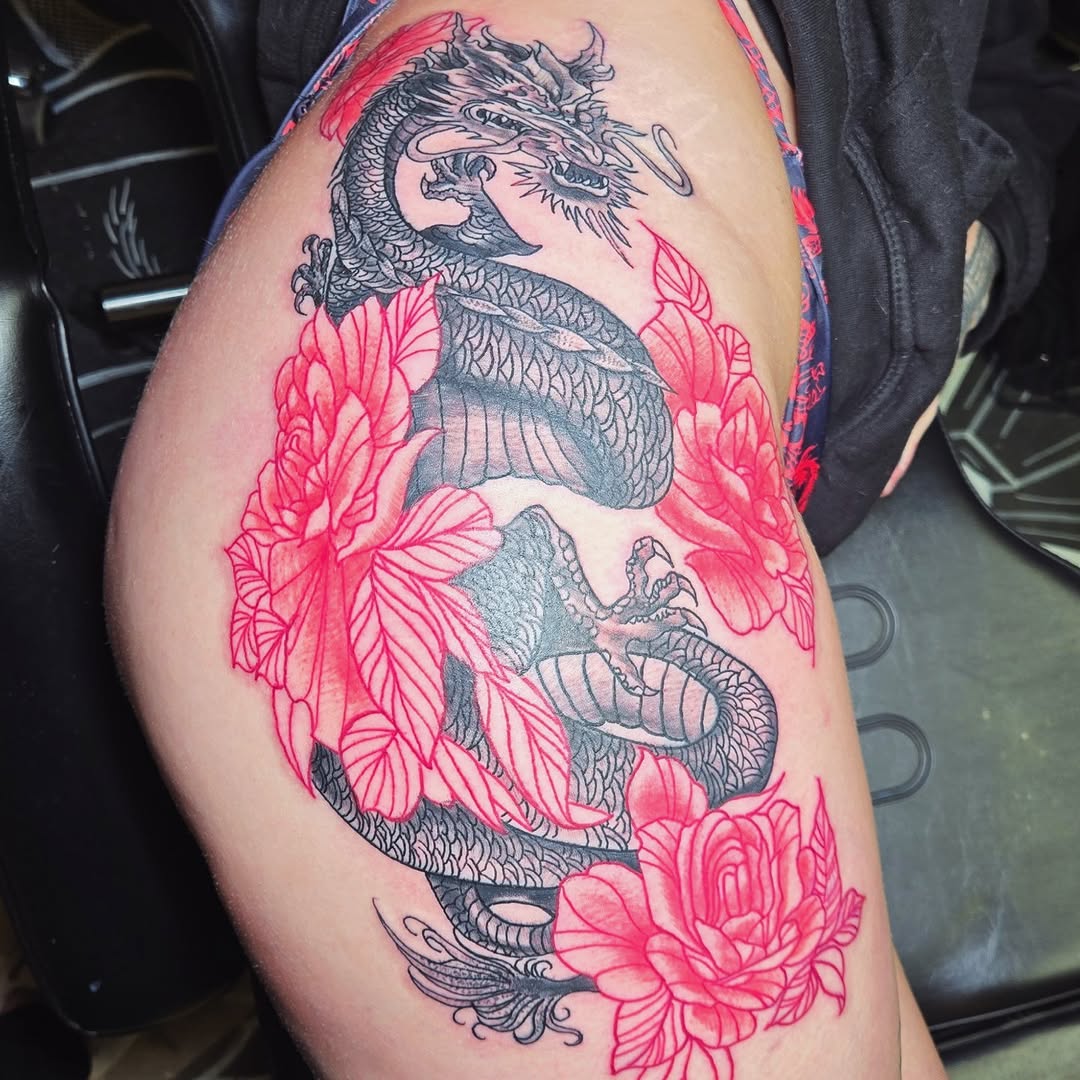 Large scale hip piece
#dragon #knightshadeink #floraltattoo #bodyartbymel #axysrotary