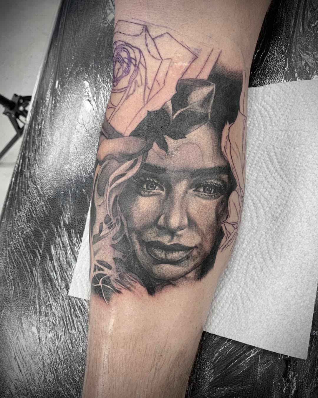 Portrait as part of ongoing leg sleeve by @steve_does_tattoos
For appointments/enquiries DM or email steven_marshall24@yahoo.co.uk









#realismta