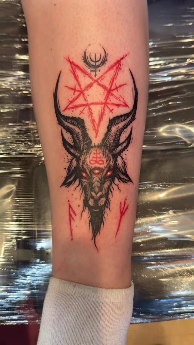 #shintattoo #blackandred #religion #altlife #femaletattooartist