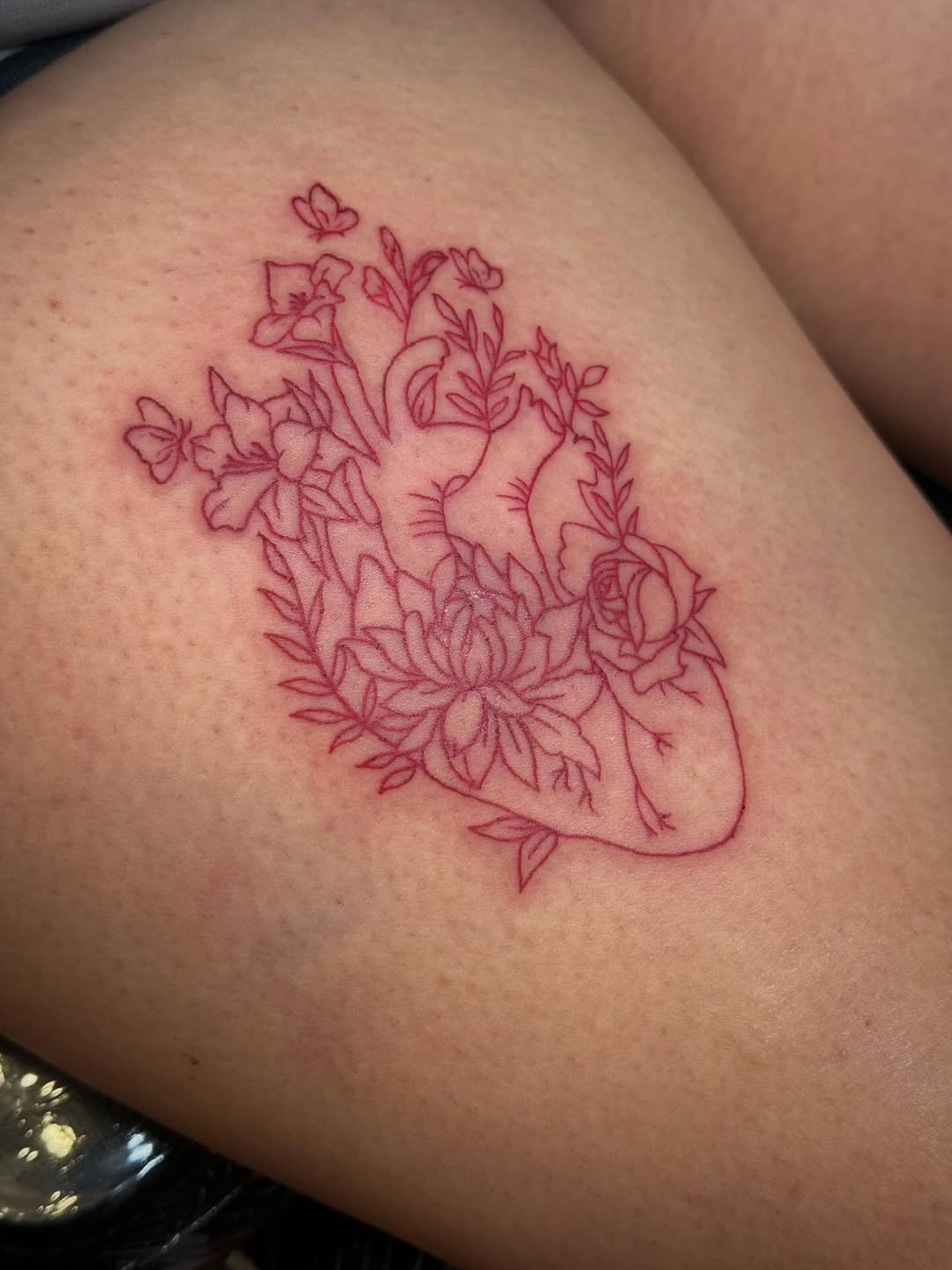 #redinktattoo #family #birthflowers #thightattoo #femaletattooartist
