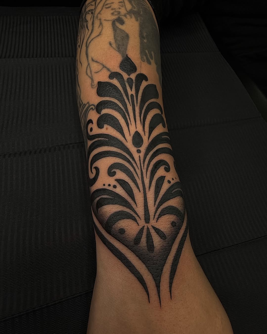 We love a pretty little wrist piece Blackwork ornamental, for the win. I had a blast creating this, and would have a ton of fun with more like it! ✨Ha