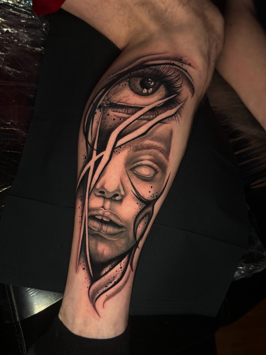 Client gave me total freedom to fill in the lower leg! Done in one shot. I’d love to create more like this in the new year✨

I’ll be working on some c