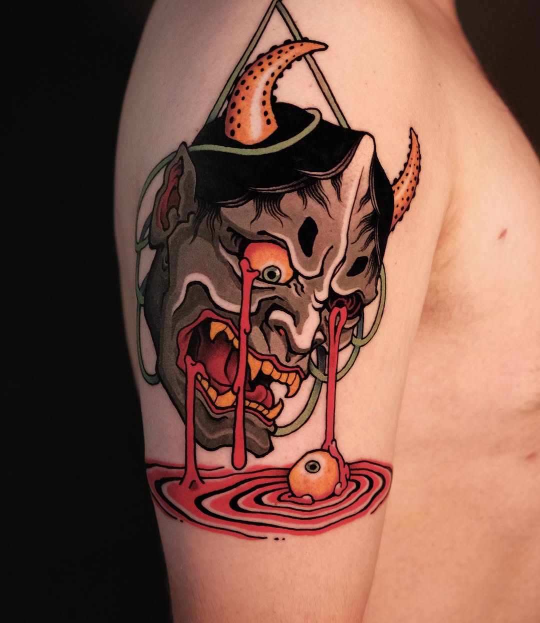 Roman asked me to rework one of my previous tattoo (third slide) so I did it! Which one you'd prefer?

Next travel : @chiangmaitattootime 21-23 NOVEMB