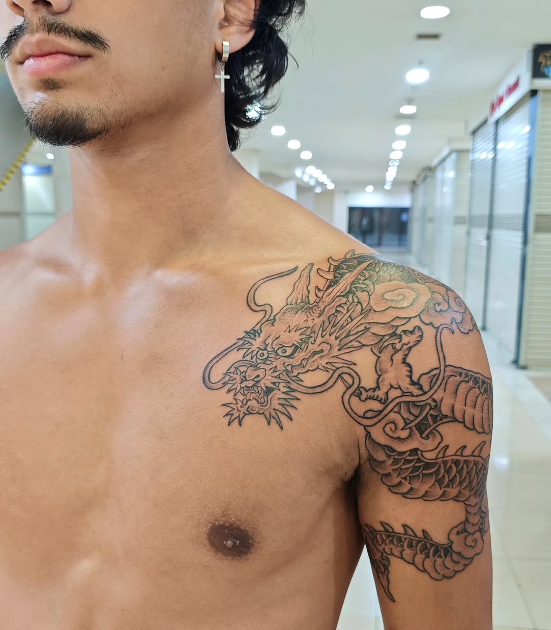 A traditional Japanese tattoo for a French  client. 

#dragontattoo #tattoojakarta #studiotattoojakarta #jakartatattoo #studiotato