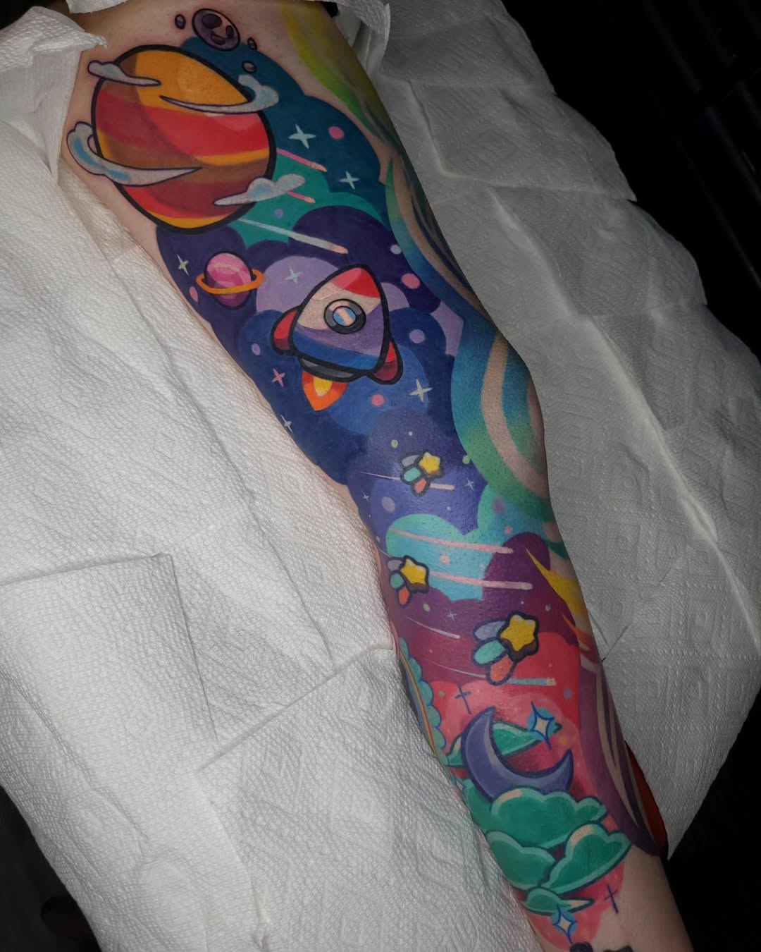 Dokidoki galaxy 3 sessions total for this inner leg sleeve! Inner thigh fresh, knee down healed @jennmg0708 is the toughest lady i know!! Thank you fo