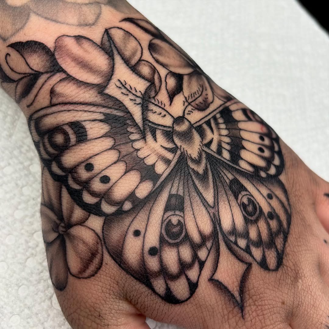 Some pretty things for Alexandra drawn to fit ✨Thank you for you’re trust  Always booking! Just shoot me a message 