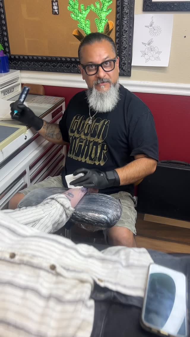 @720mainstreettattoo @santosmorales_76 @criscotattoo @justintimeink @boscolaynetattoo @bosco_watercolor  MERRY CHRISTMAS & HAPPY NEW YEAR 