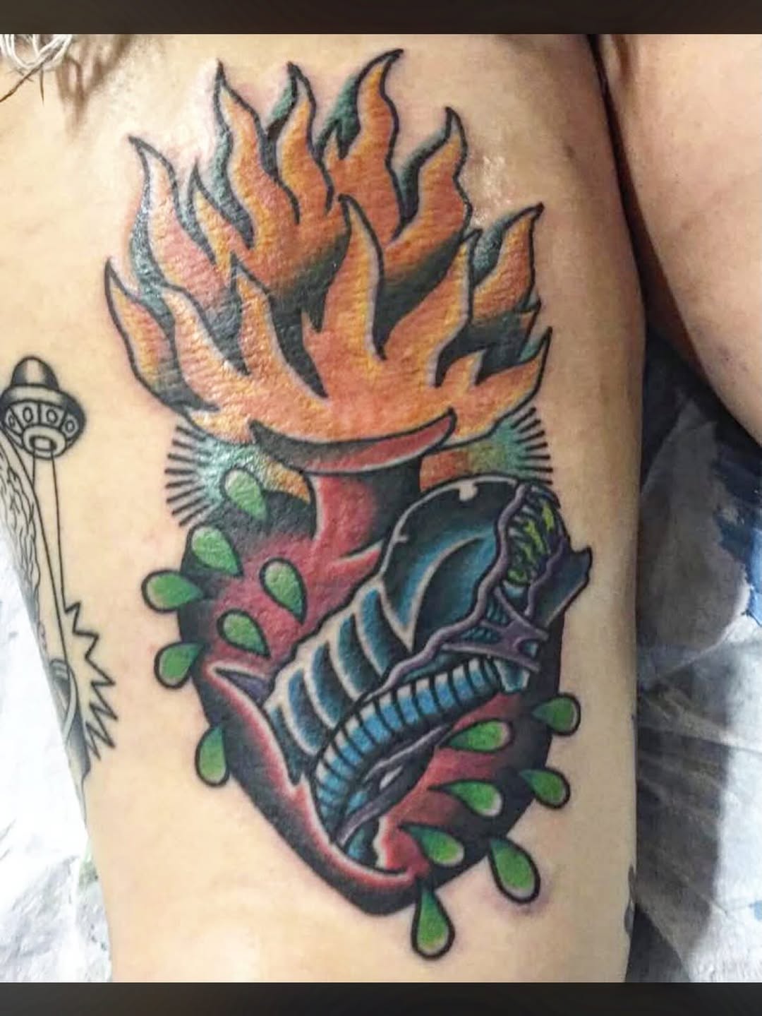 Xenomorph alien sacred heart on my a nice gal. I have tons of originals like this, ready to go @newromantictattoo or on the road. Here’s how to book l