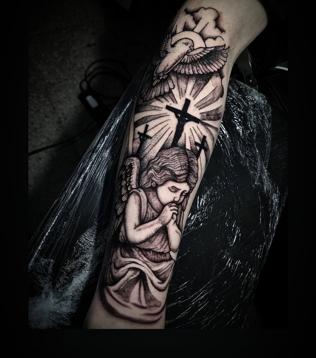  “El ángel ora, la cruz guía, Dios protege.”
Turnos y cotizaciones el privado 