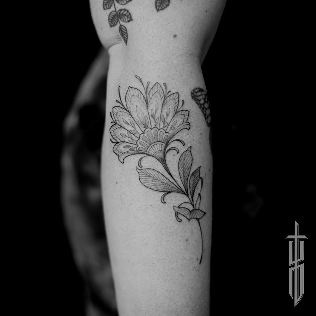 You are in fact correct to assume that I love tattooing your pets! It was a fun challenge to fit a piece with lots of flow in between her existing tat