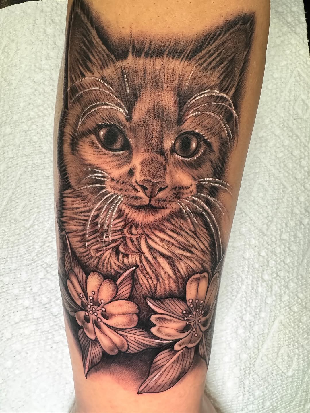 Tattoo give away winner @cielomp27 got this piece today of her kitty that passes away  #tattooartist #femaletattooartists #explorepage✨ #cattattoos #r