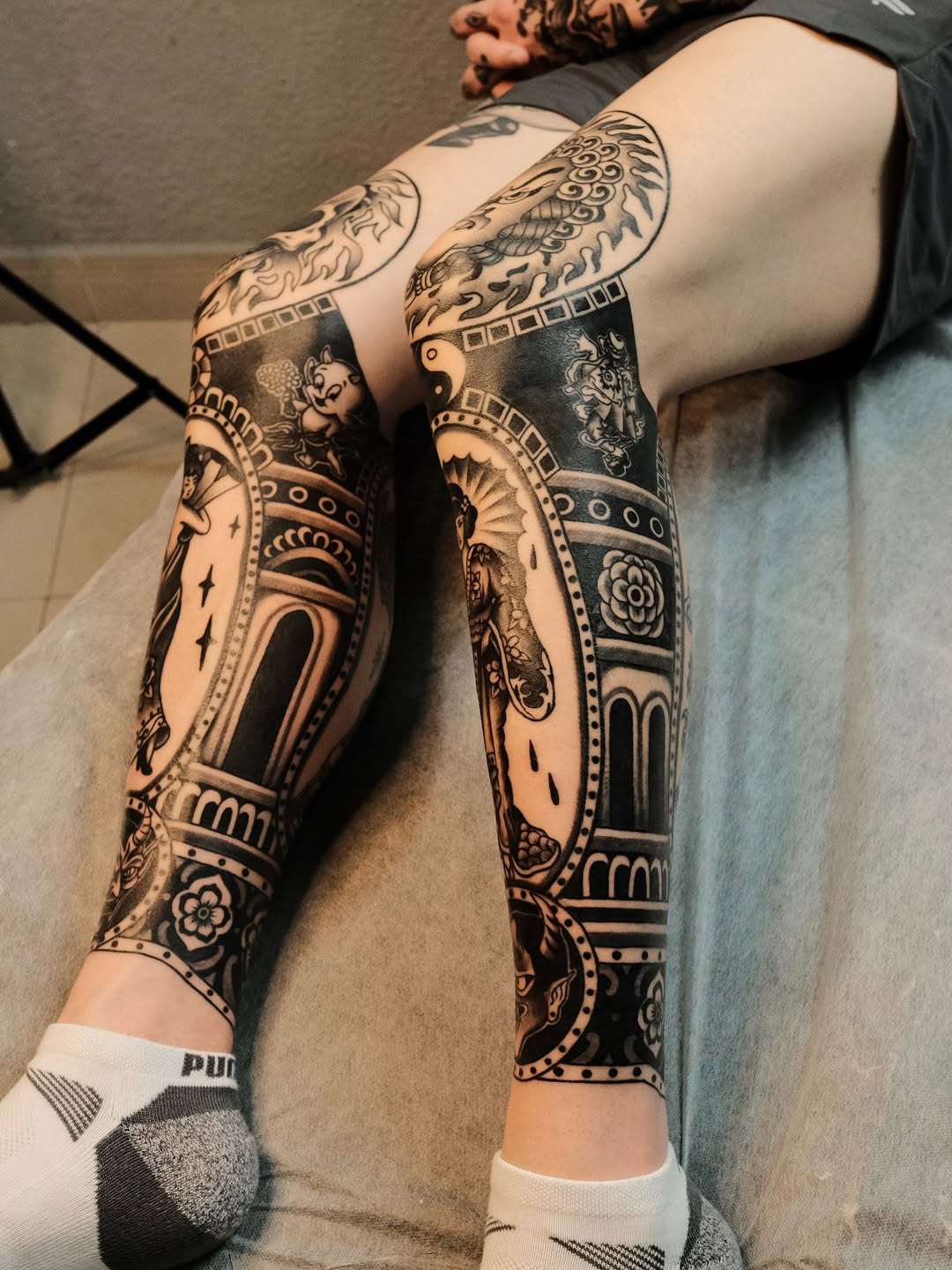 Totaly healed
Traditional Tattoo frame
Big thanks Anh Billy

Tattoo done at @dantattoo.studio 
#traditionaltattoo #oldschool  #tattoos #saigon #tattoo