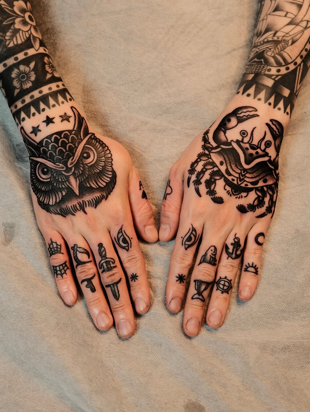 All tattoos are done by me
The arm has been totaly healed for 1 year, the hand and fingers have just been done
Tattoo done at @dantattoo.studio 

#tra