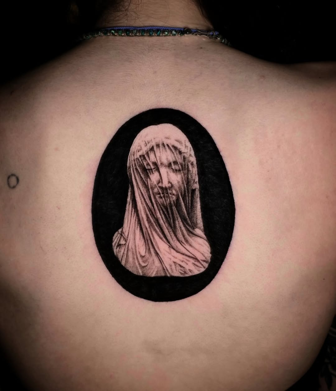 Ellaviolet was brave and decided to be an open canvas for me 
.
.
.
.
.
.
#tattoolife #tattooofinstagram #tattoooftheday #tattoobust #tattooportrait