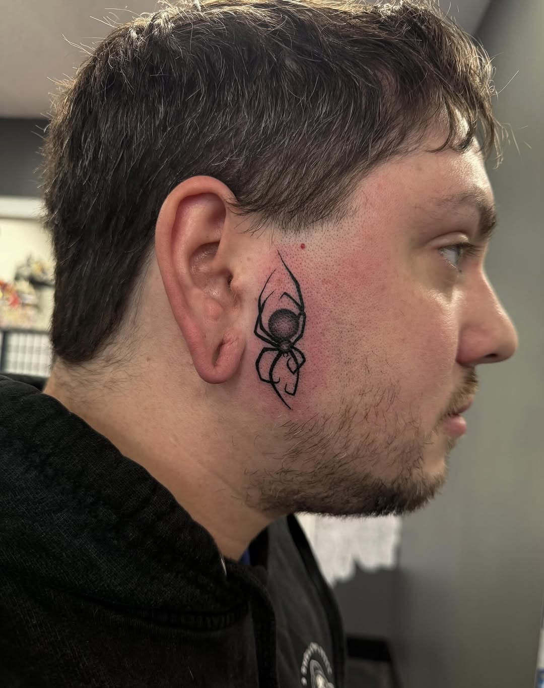 A little speeder for @aaronbvstheworld. Thanks for the trust my friend 
@stratosphere_ink 

#facetattoo #spidertattoo #dotworktattoos #finelinetattoos