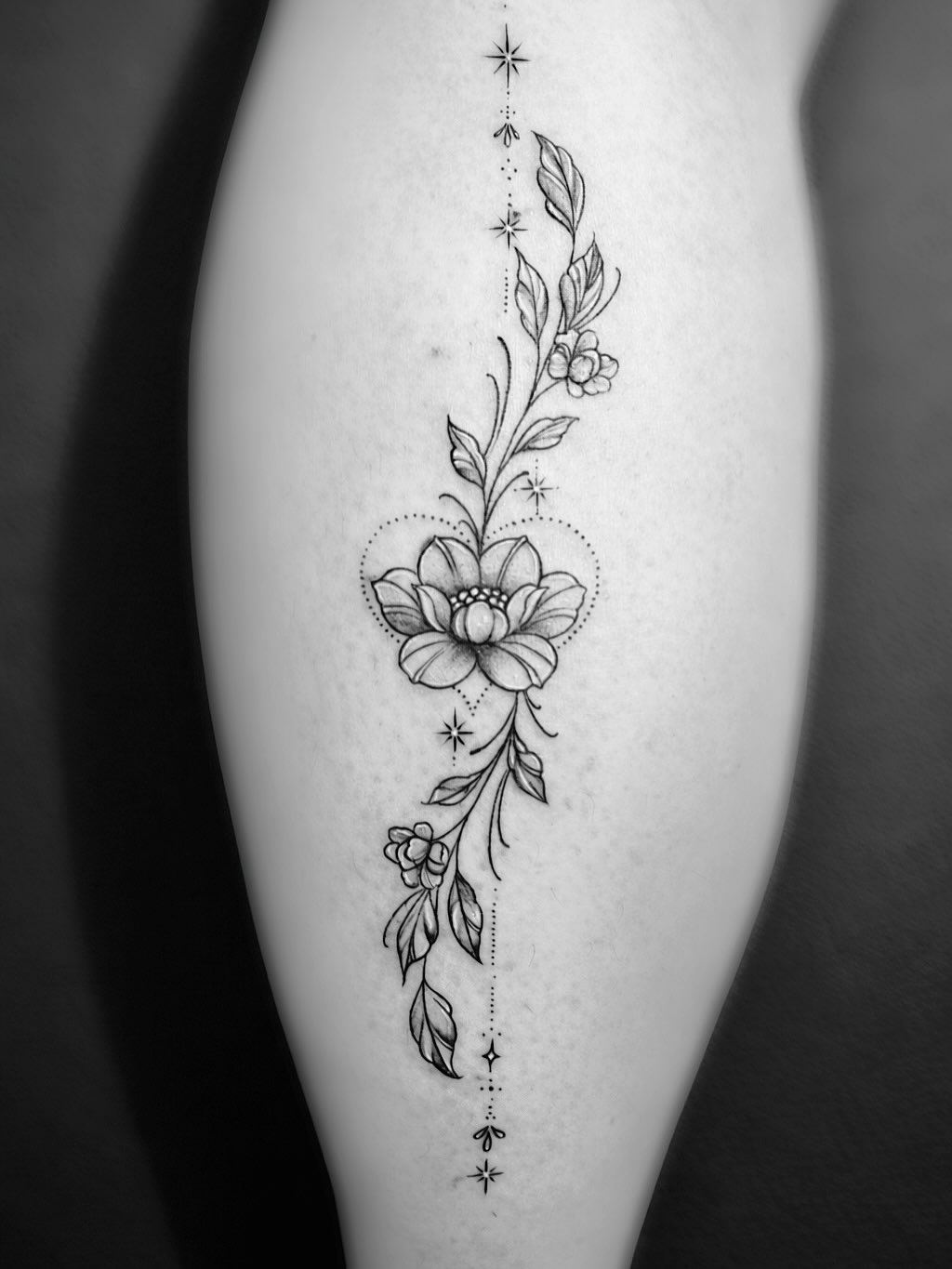  Lines ✨

✨Pour vos projets , n’hésitez pas à nous contacter ✨

#tatouageparis #tatoueurparis #finelinerart #tattooparis #tattoofineline