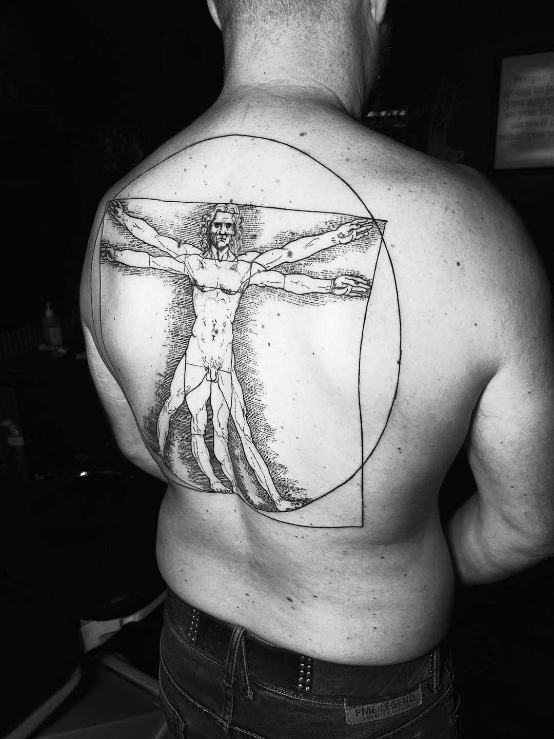 •VITRUVIUS MAN •

Project van 6,5 uur ✨
Thanks Guy! 

@patremfilia
 by: Joyce