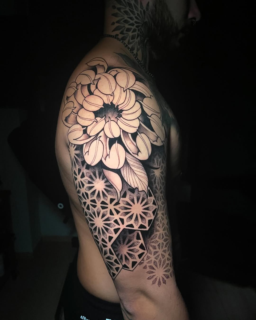 Diferente estilo. Me encanta el resultado!!! #mándala #mandalatattoo #mandaladrawing #tattoo #tattooartist #ink #tatuaje #tatuador #ornamentaltattoo