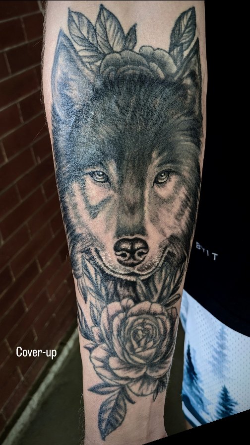 So happy with how this cover-up turned out! 

So grateful to all of the amazing people that let me tattoo them. Thank you so much!
Made with love 
@ra