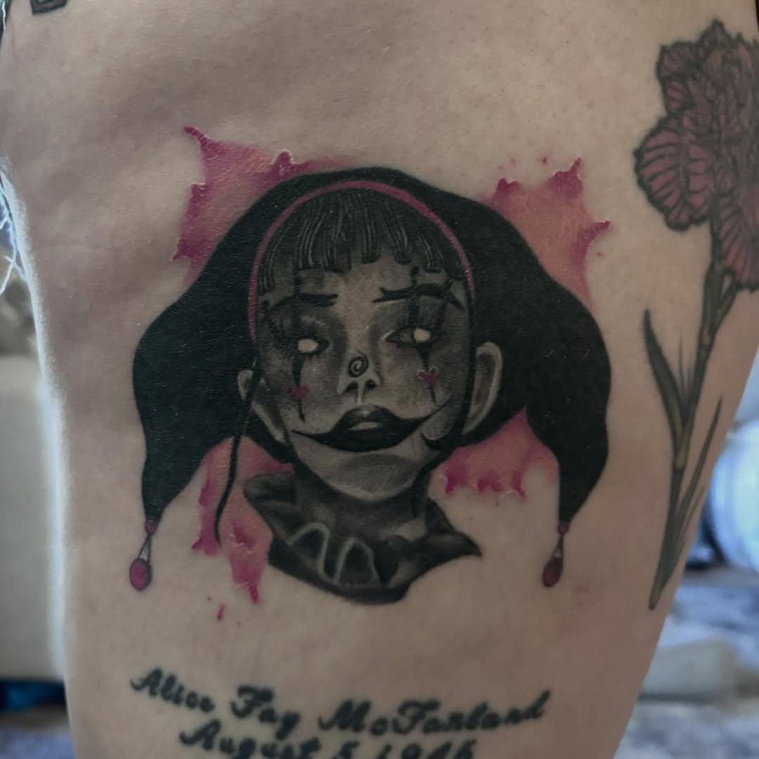 Healed clown tattoo we did in sessions so never got around to posting  Love how this turned out and would love to mix styles more often!

Message me t