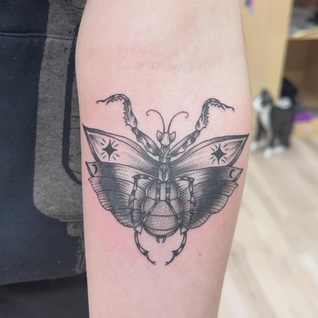 This praying mantis was super fun to design & tattoo  Thanks for always getting cool designs  

Today is the first day back in office with Miles! Ever