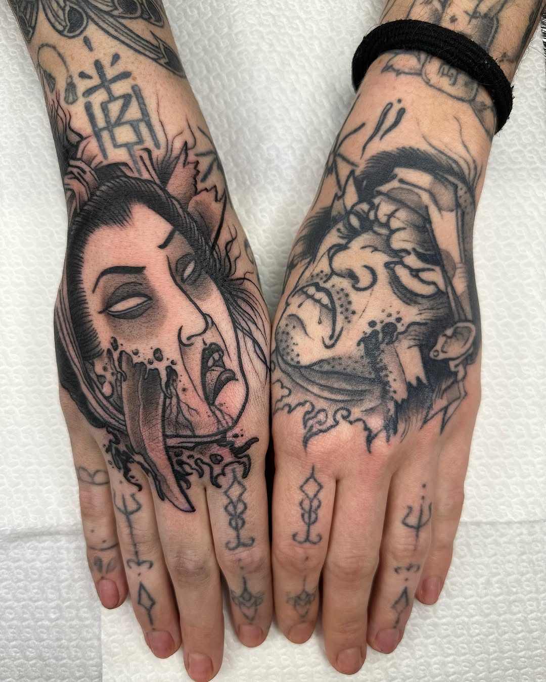 Paartje compleet gemaakt! Thanks @soro_tattoos ‍♀️
Super blij met dit paartje! En altijd tof om andere tattoo-artiesten te mogen tatoeëren! Wil je ook