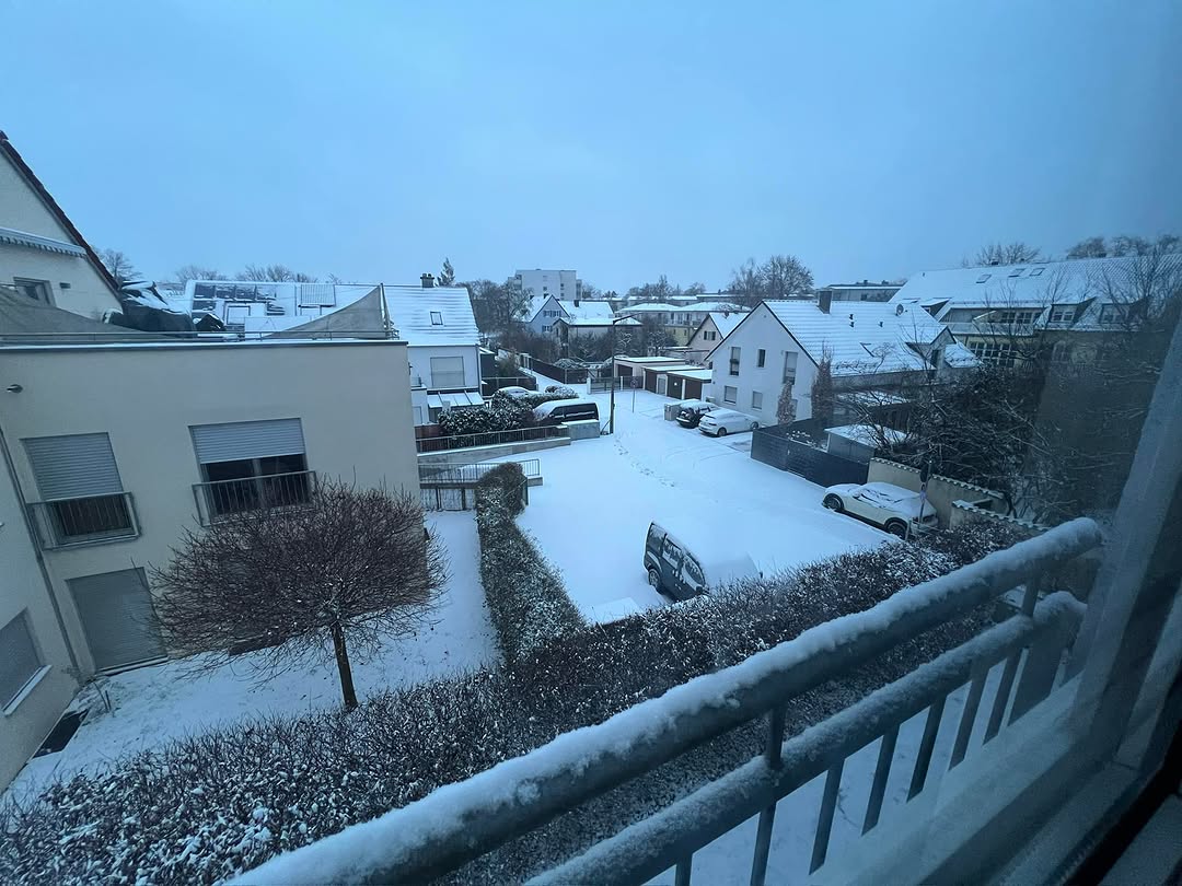 Bầu trời trắng xoá