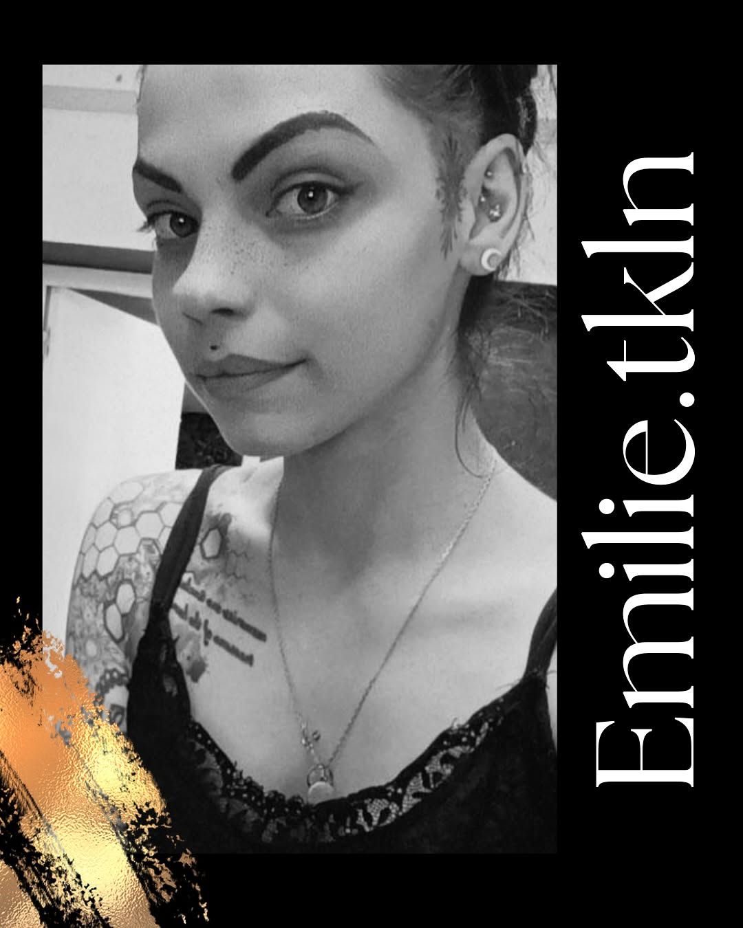 Emilie , @emilie.tkln 

Artiste tatoueuse depuis 2021 au Seedsyndrome Tattoo Shop, Emilie développe un univers principalement féminin et doux.

Spécia