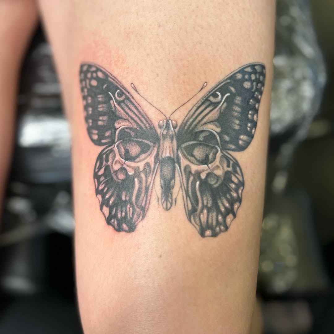 I was a little slow to post, but I finally got to finish the other wing on this sweet thing last week. Thank you again @wandering._.warrior for the tr