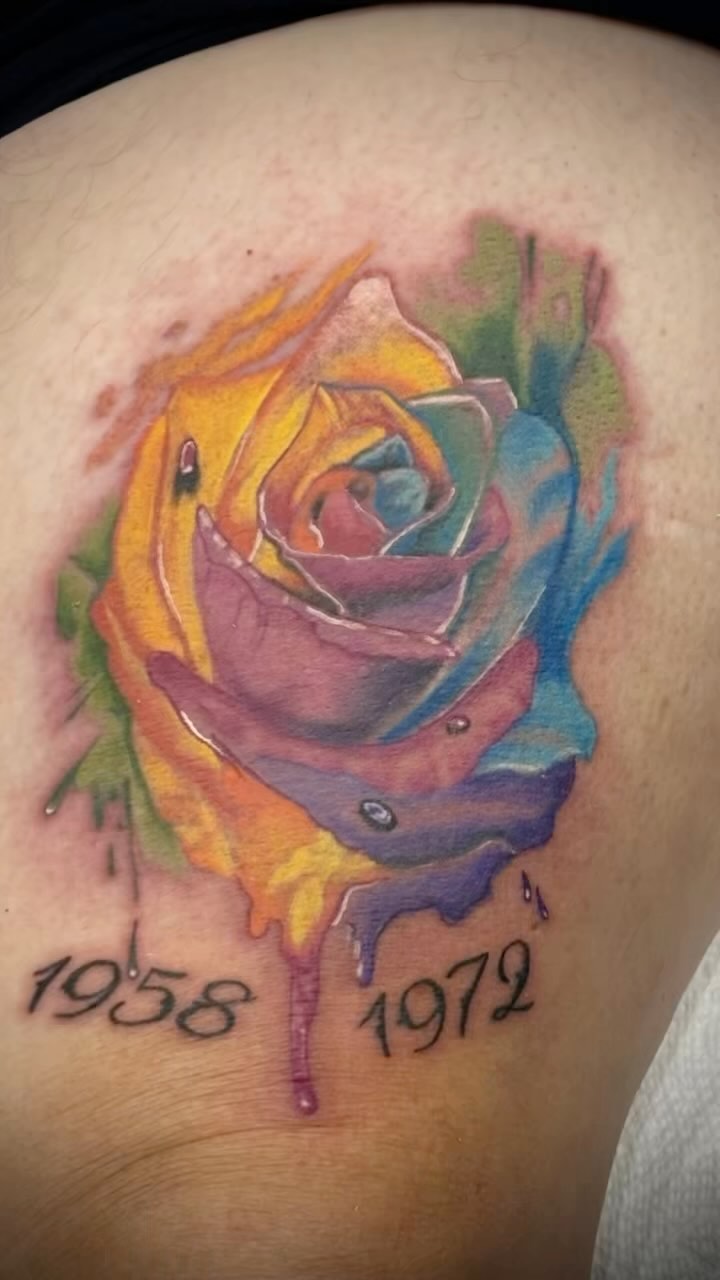 Watercolor rose piece done @wichitaemeraldcitytattooexpo on the last day. On a client I met for the first time @caroliesnyder 
As always thanks for ch