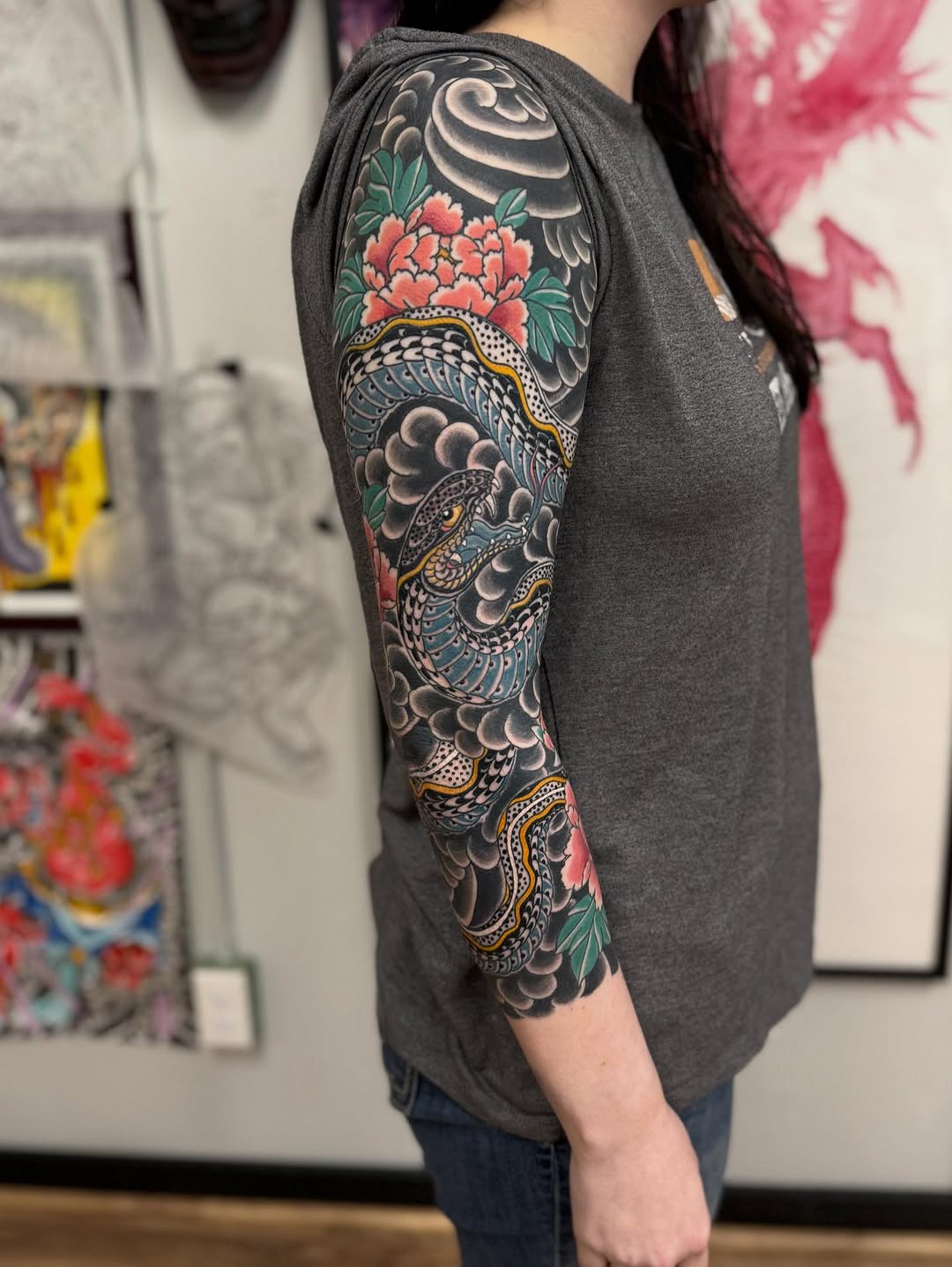 Finished this 3/4 sleeve for Alexa. Snake, peony, and wind.

If you’ve been thinking about starting something similar, DM with questions.

@kyodaicomp