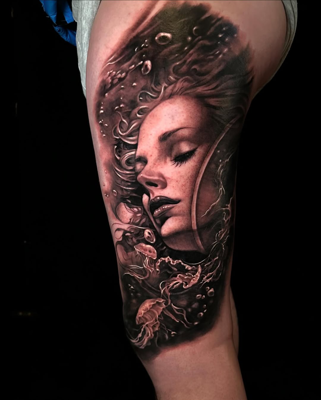 I’d like to thanks to the all the people who came to see me at the convention
 I did this tattoo over Saturday and Sunday and I was lucky enough to ge