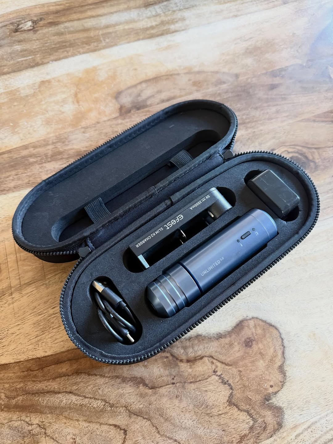 Hej Alla!
Jag försäljer min professionell tatueringsmaskin.
Cheyenne Sol Nova Unlimited Space Rock 5.0 stroke. ”For powerlining and pakking”
Inköpt