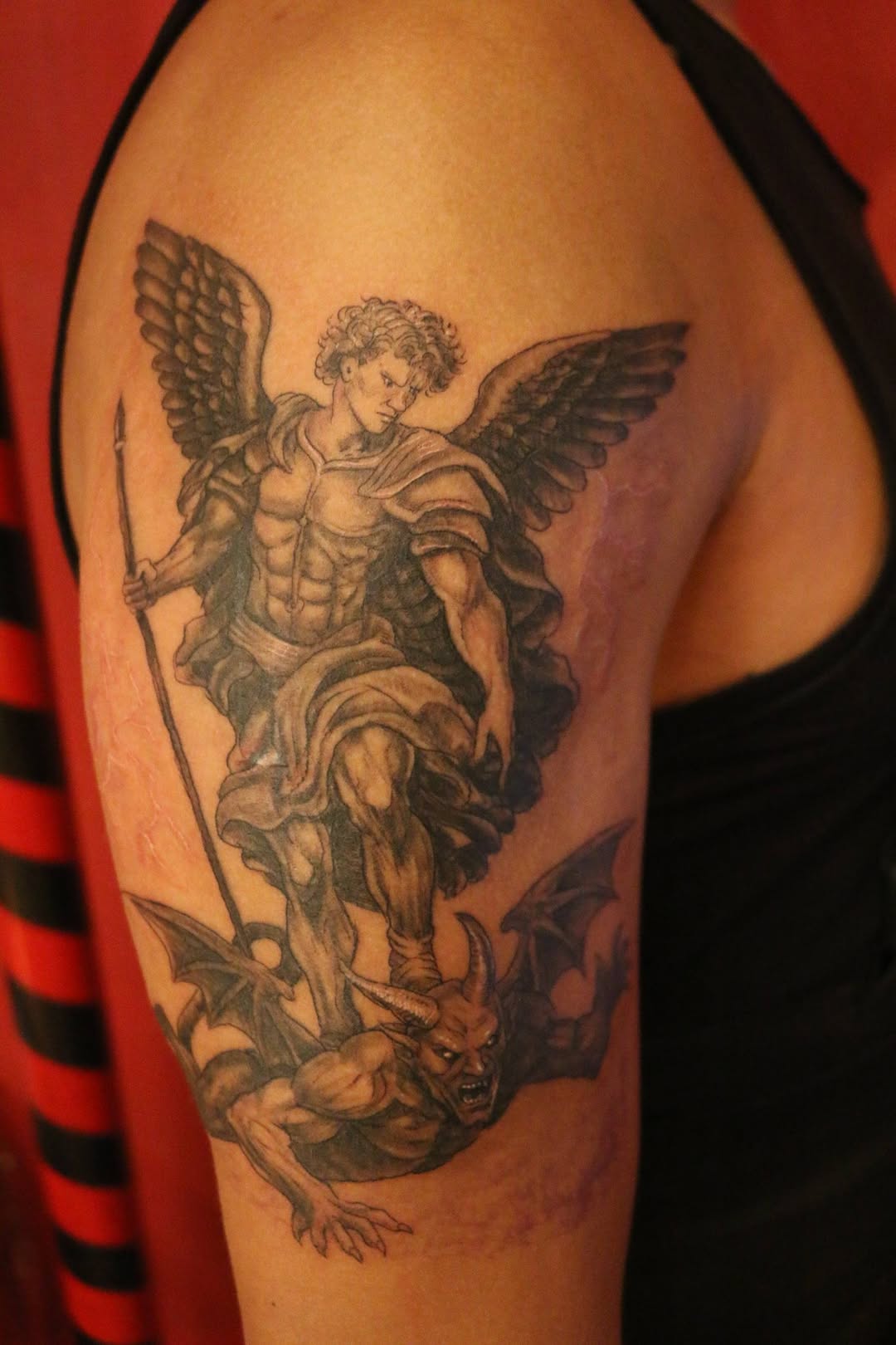 Primera sesión angel Gabriel haciéndole bullying a Lucifer 