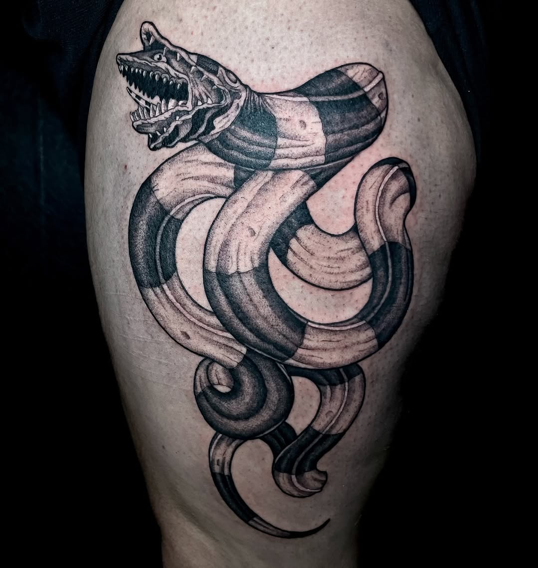 Merry Christmas Eve from this Sandworm 
This custom piece was so so much fun, made me want to get a sandworm myself!
Thank you Matt!!
•
Booking Midval