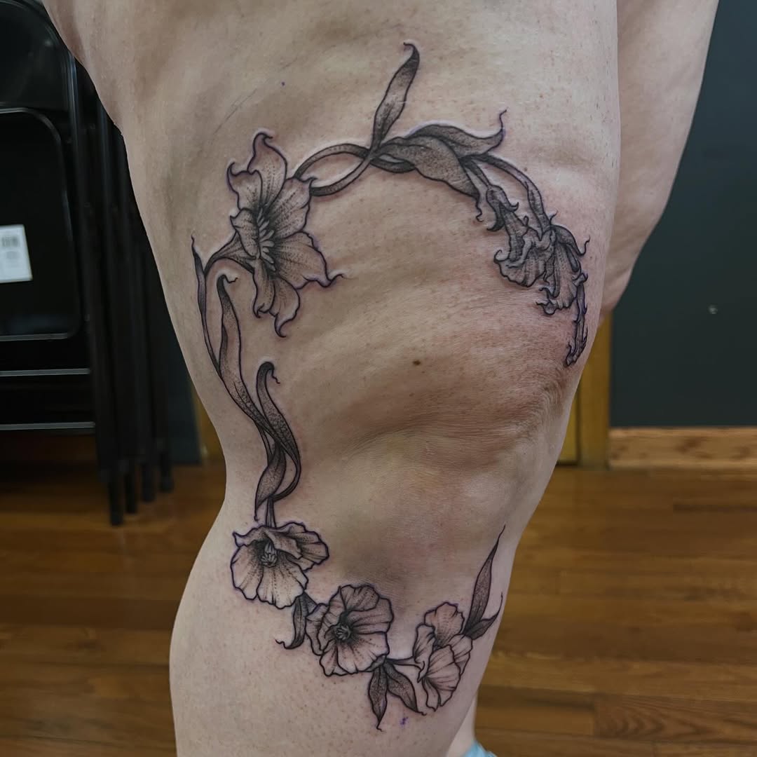 More knee wraps please! @darkhearttattoo  #tattoo #tattoos #floral #floraltattoo #kneewraptattoo