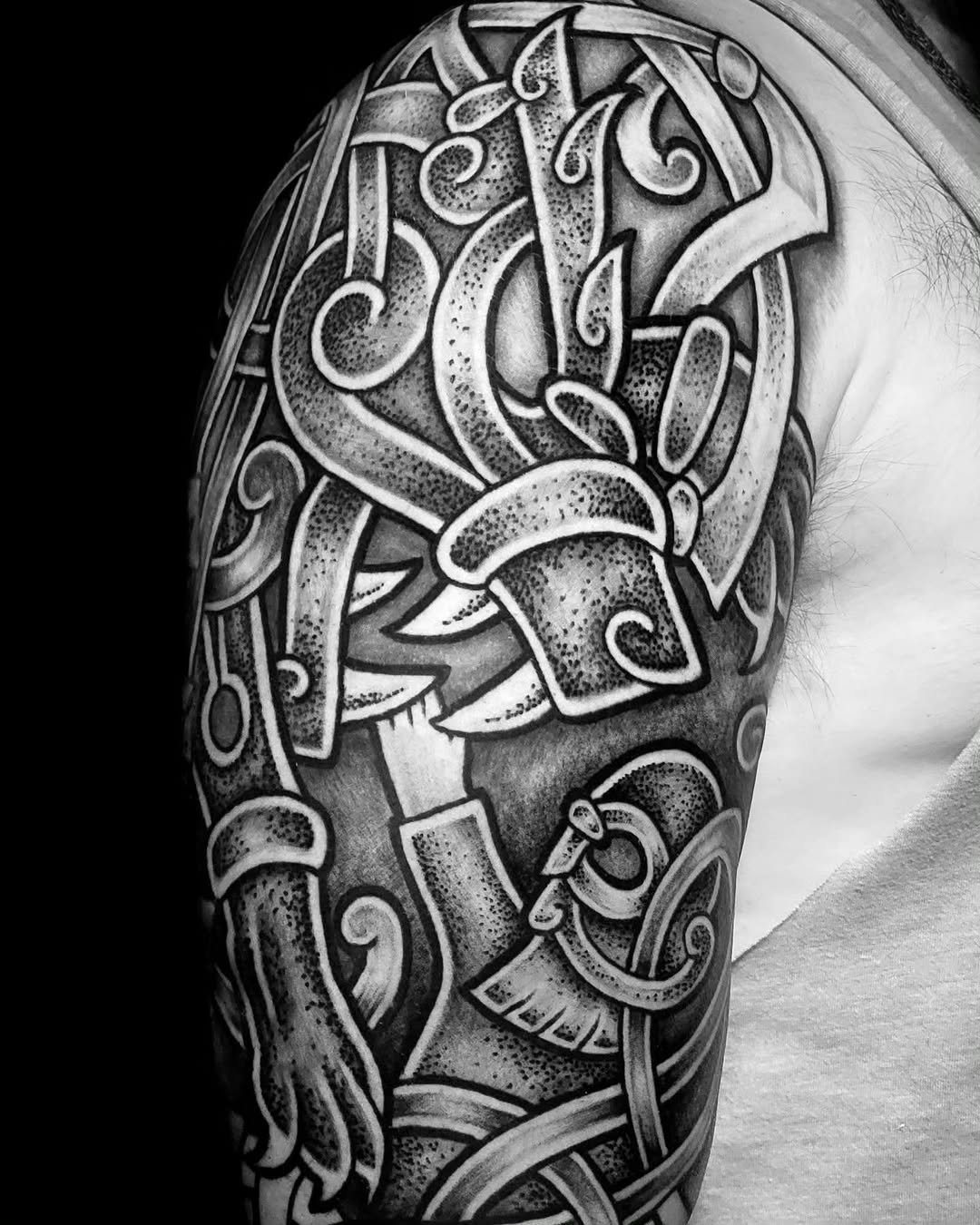 Shaded in tyr to finish the half sleeve for @the_tactical_drengr, awesome client that come down from Dallas
---------
#texastattooartist #nordictattoo