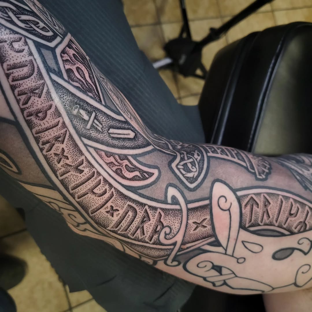 Great session on Brandon's sigurd story sleeve all drawn on 
----------
#runes #nordictattoo #storysleeve #pikefish #dragontattoo