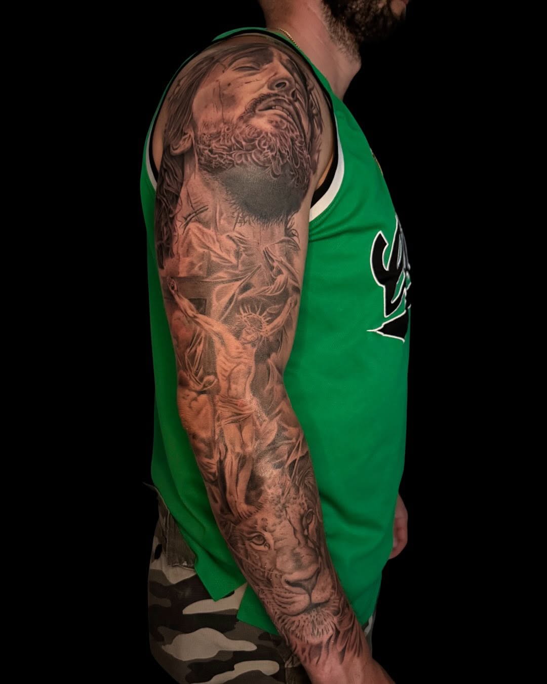 “Embrace yourself, don’t forget how important that is”. ✨ I had the absolute pleasure tattooing this sleeve based on Jesus. I would LOVE to do more re