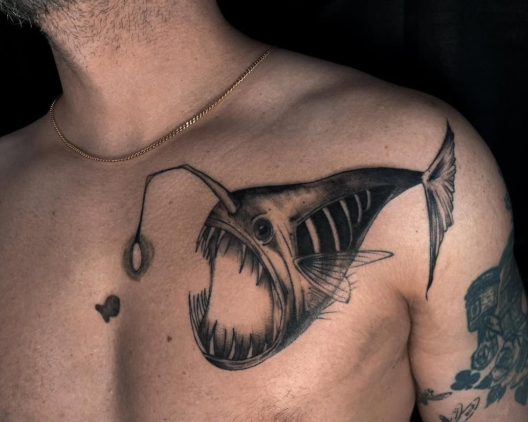 Angler fish chest piece & shading time-lapse! 

★ DM to book
-
#tattooapprentice #illustrativetattoos #brantford