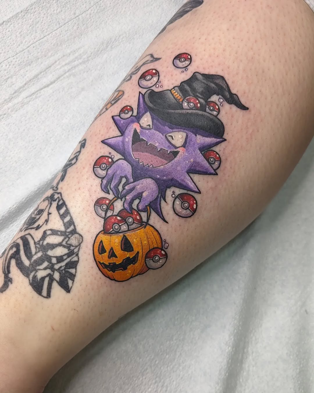 Strive to be as happy and spooky as this cute little Haunter I got to do on our artist @lee.inkss 
.
Thank you so much for the trust and letting me to