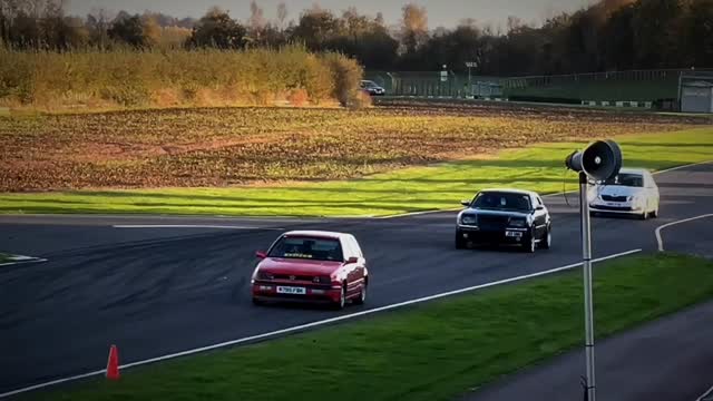 Took the hearse round her first circuit, had such a spooky day
#castlecombe #halloweenactionday #carsofinstagram #hearse #gothcar #deepdishrims #mod