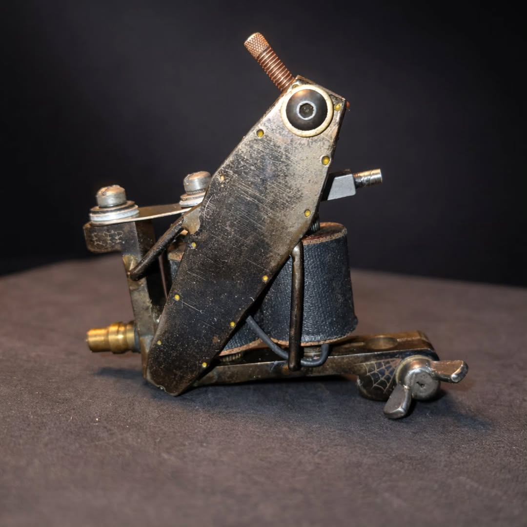 Going through my machine collection.  Always amazed at the condition I have kept them in. This is 100% original. Original single spring. Lots of great