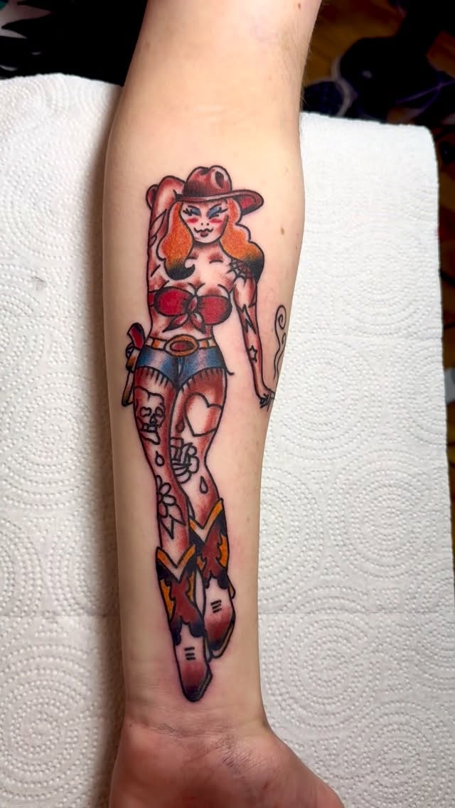 Leafy tree on the back of a shoulder blade. I love making tree trunks, so fun!