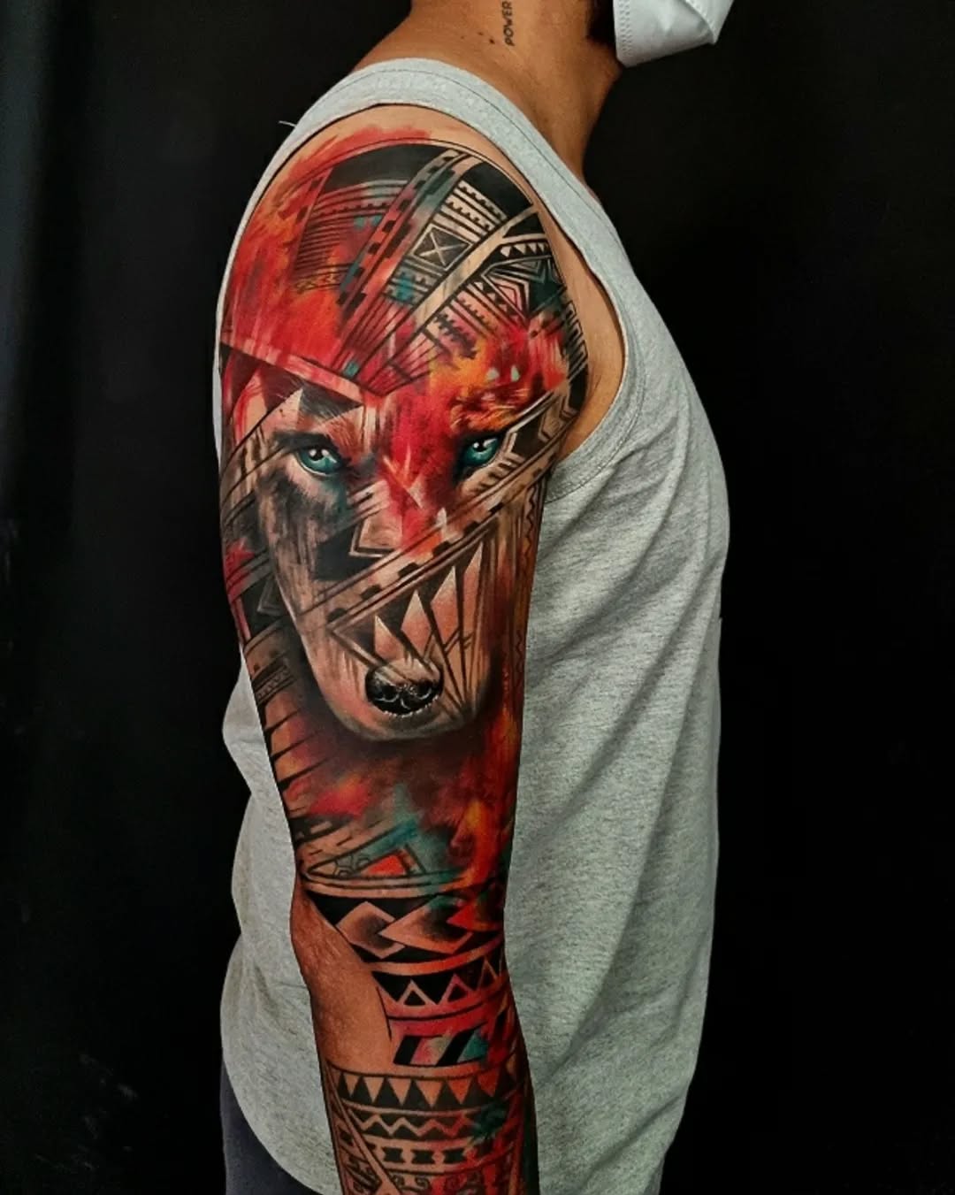 Este tatuaje es uno de mis proyectos de mucha ambición artística, la complejidad de cada unos de estos estilos: abstracto en color, Maori y realismo,