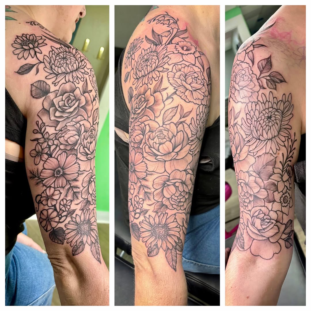 Pretty floral tattoo from today. We hit almost all of the birth flowers on this one! 

Email me for bookings at
Danidemoart@gmail.com