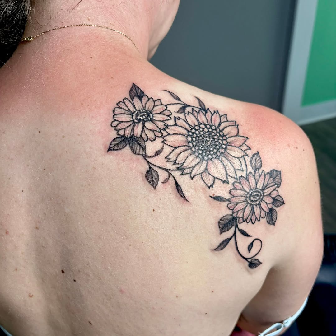 Some black and grey pieces from the past few days 

Email me for bookings!
Danidemoart@gmail.com