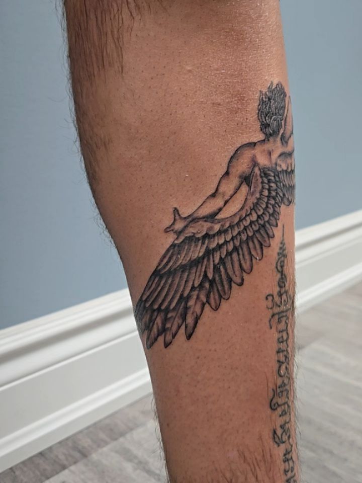 Wicked icarus done on front of shin @aidan_hayess_  sat like a champ to no surprise.  Love the placement wrapping the knee #tattoo #barrie #wildink #b