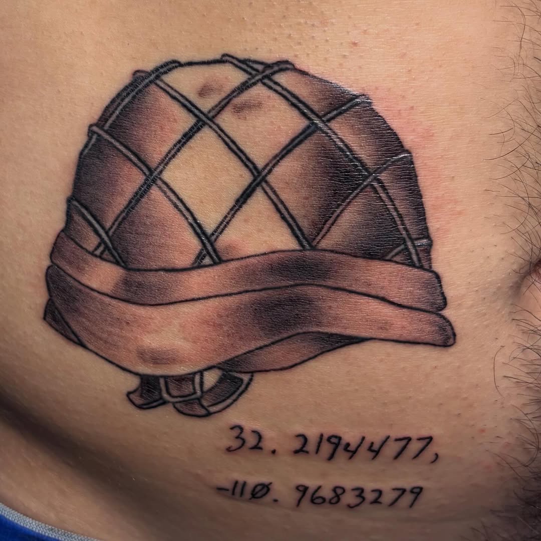 For Darren & his dad, thank you so much 

#tattoo #militarytattoo #helmet #ink